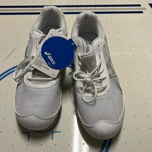 NWT Women’s ASIC Ultralight Cheer Tennis shoes
